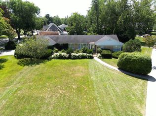 501 W Shabonee Trl, Mount Prospect, IL 60056