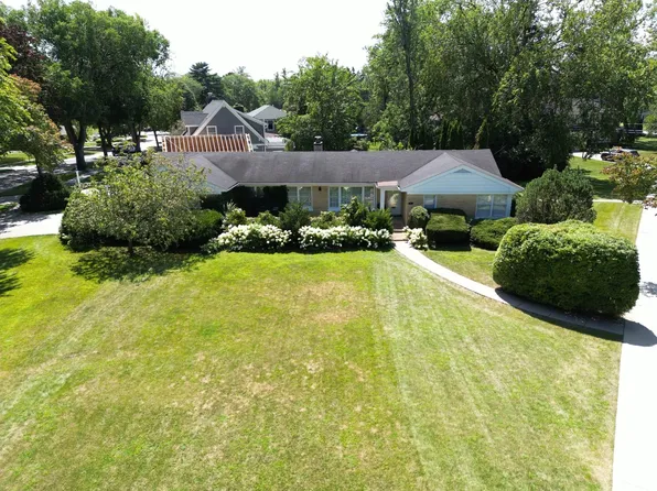 501 W Shabonee Trl, Mount Prospect, IL 60056