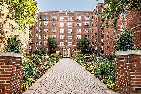 Sold by Trager LLC | media 1