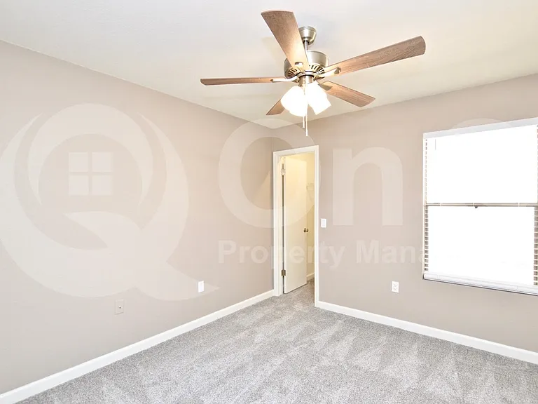 1501 E Commerce Ave — Photo 15