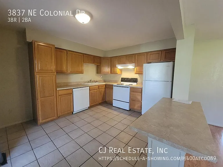 3837 NE Colonial Dr — Photo 5