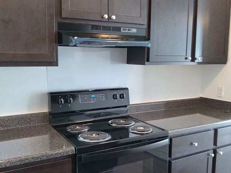 Creswood Apartments- Come home to Convenience! — Photo 30