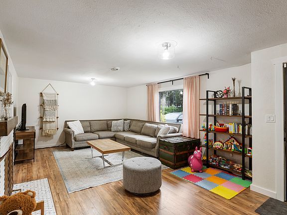 4th image of 5824 Hillcrest Dr SW