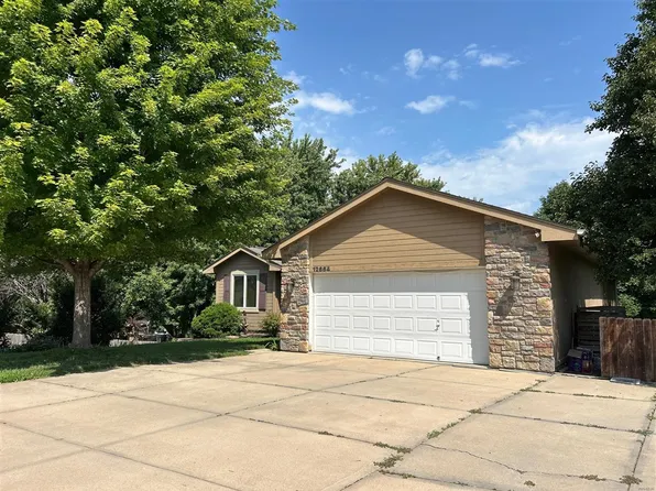 12664 Meredith Ave, Omaha, NE 68164