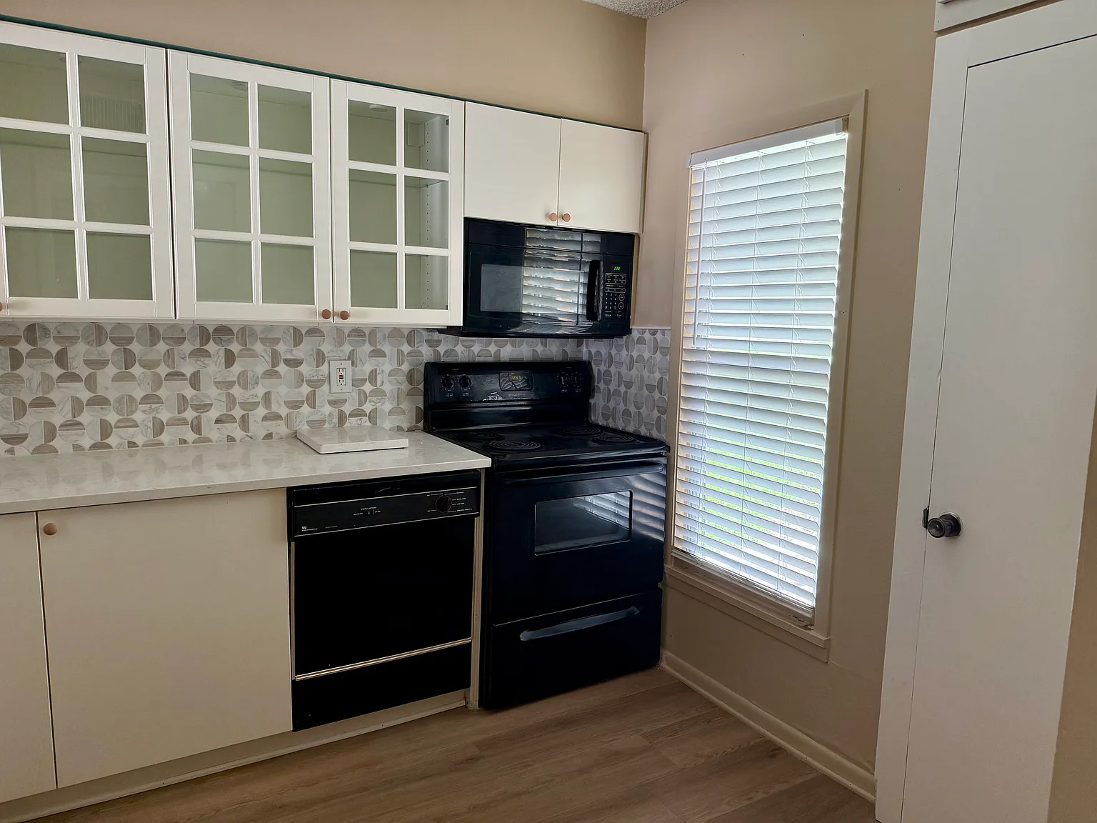 2 bed, 1328 sqft, $2,000 — Photo 4
