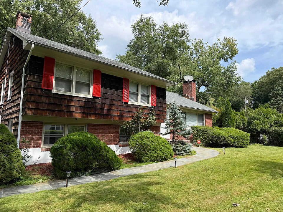 215 Harriman Rd