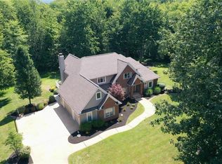 10345 Locust Grove Dr, Chardon, OH 44024