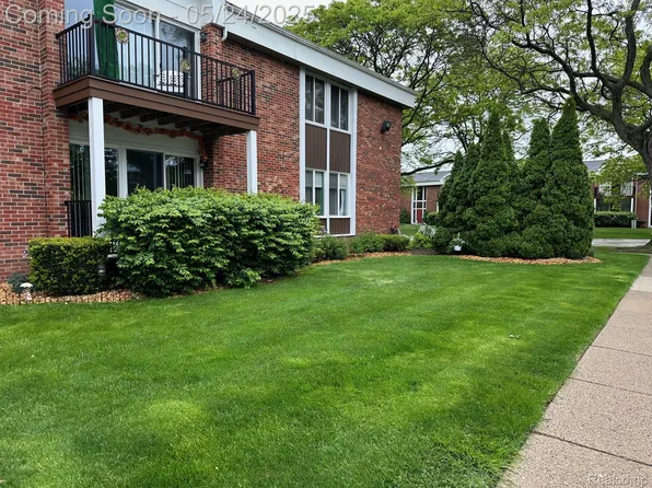 29446 Bobrich St, Livonia, MI 48152