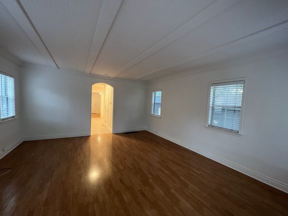 3rd image of 3156 4th Ave