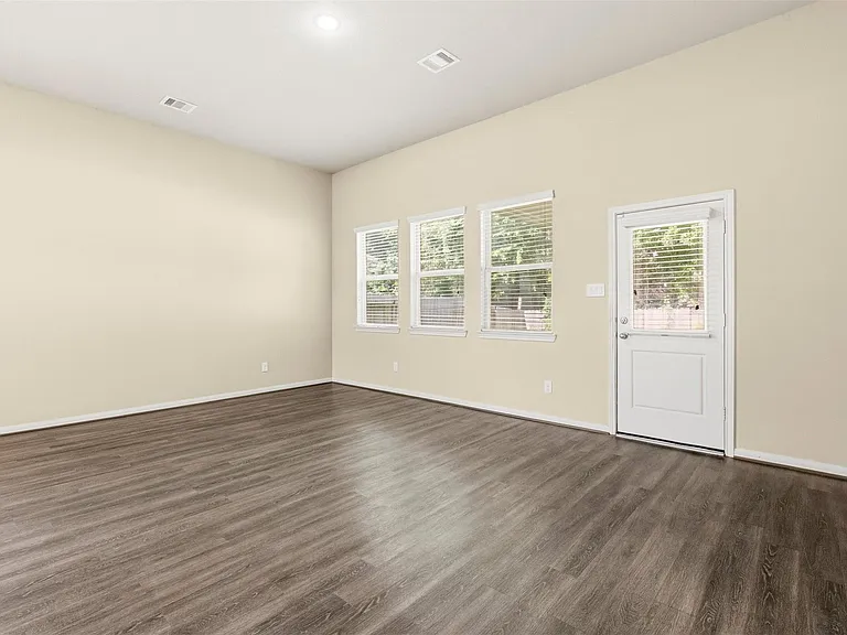6131 Carpenters Cove Ln — Photo 12