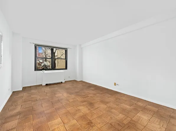 245 East 25th Street image 8 of 13