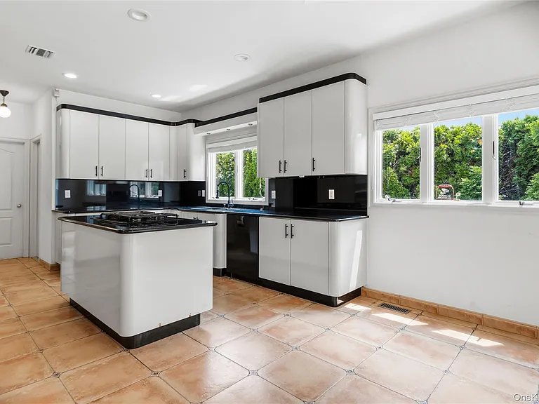 10 Osborne Ln — Photo 10