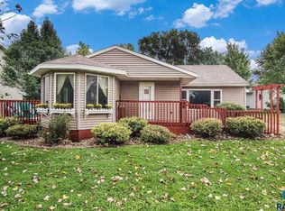 1110 NE 3rd St, Madison, SD 57042