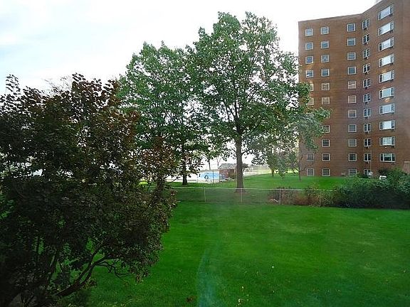 3rd image of 11850 Edgewater Dr APT 113
