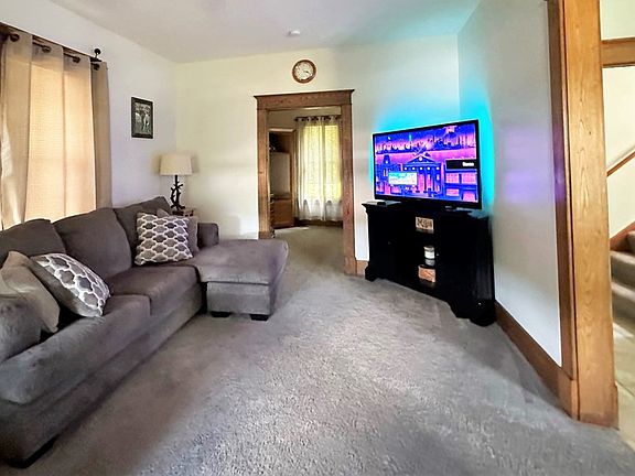 2nd image of 203 E 5th Aly