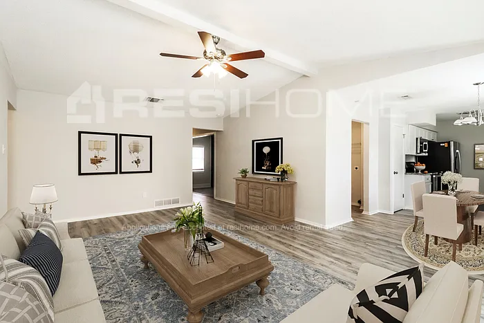 1001 John Reagan St — Photo 6
