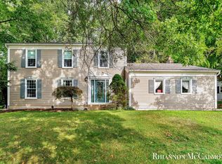 667 Duxbury Ct SE, Ada, MI 49301