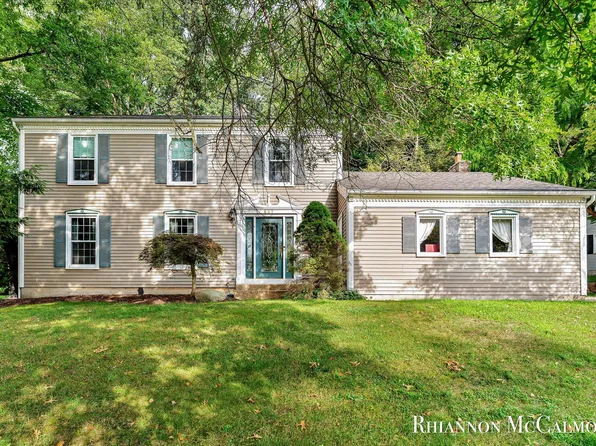 667 Duxbury Ct SE, Ada, MI 49301