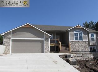 817 Laussac Dr, Manhattan, KS 66503