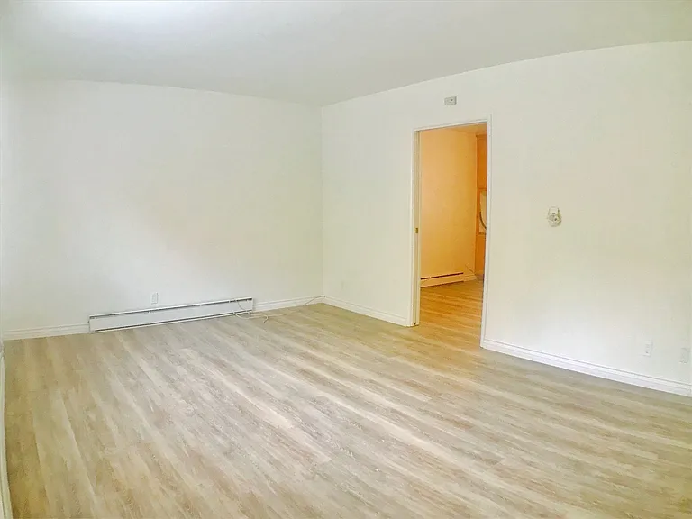 Large Studio with a full kitchen and Bath One Parking space included — Photo 7