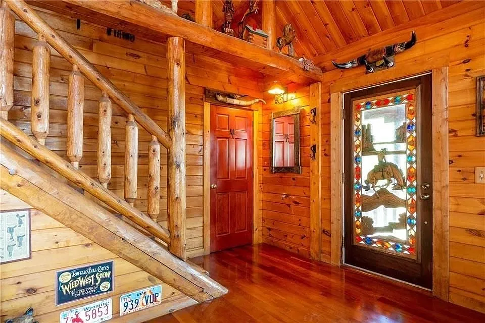 3 bed, 2.0 bath, 1700 sqft, $4,000 — Photo 2