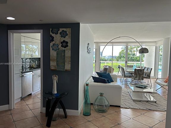 4th image of 16400 Collins Ave APT 445