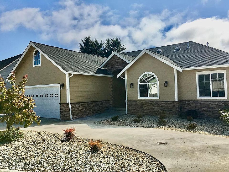 Upper Level Entry and Circular Driveway