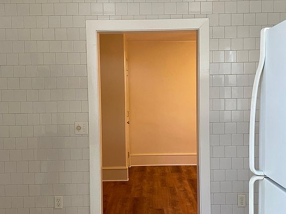 4th image of 1004 N Madison St #7