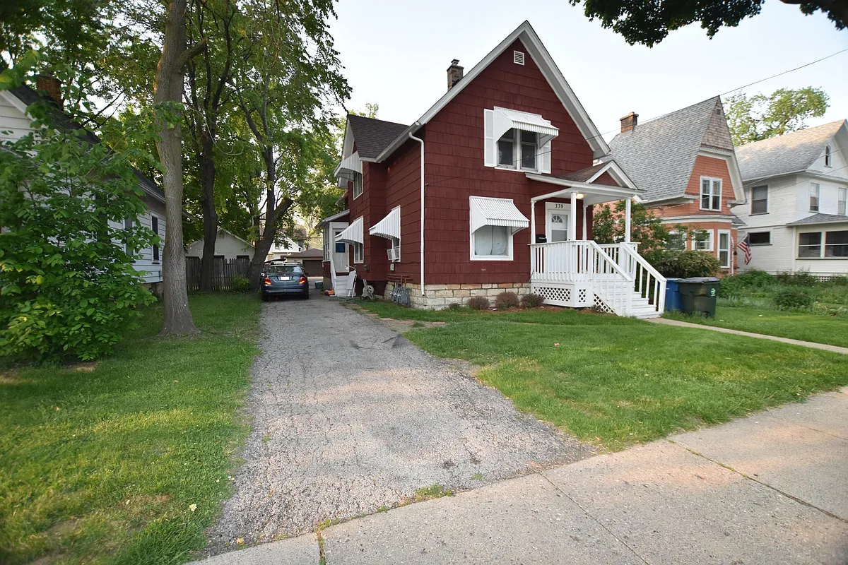 Building Photo - 338 Marion Ave #2