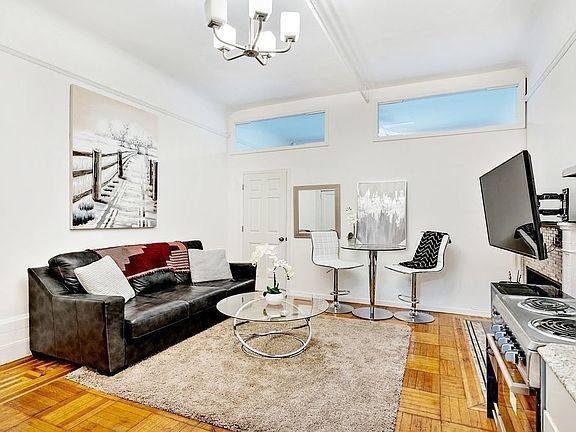 4th image of 215 W 70th St #2B