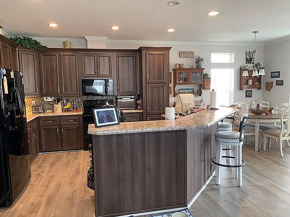 Kitchen Dining Area