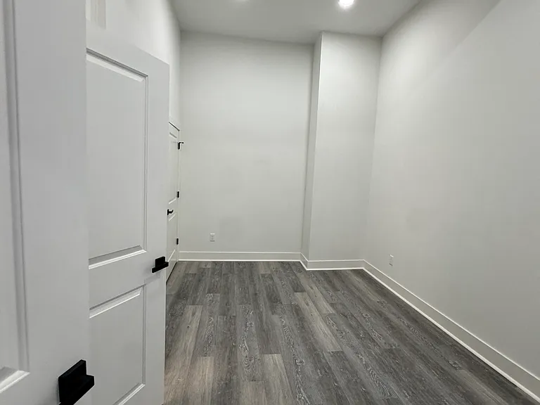 346 Miller St — Photo 7