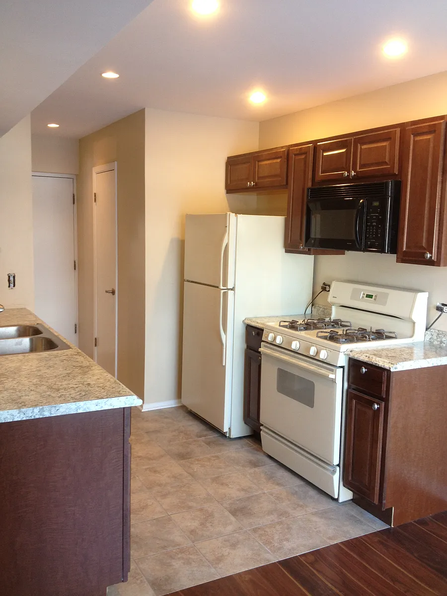 Building Photo - 744 Whitesail Dr