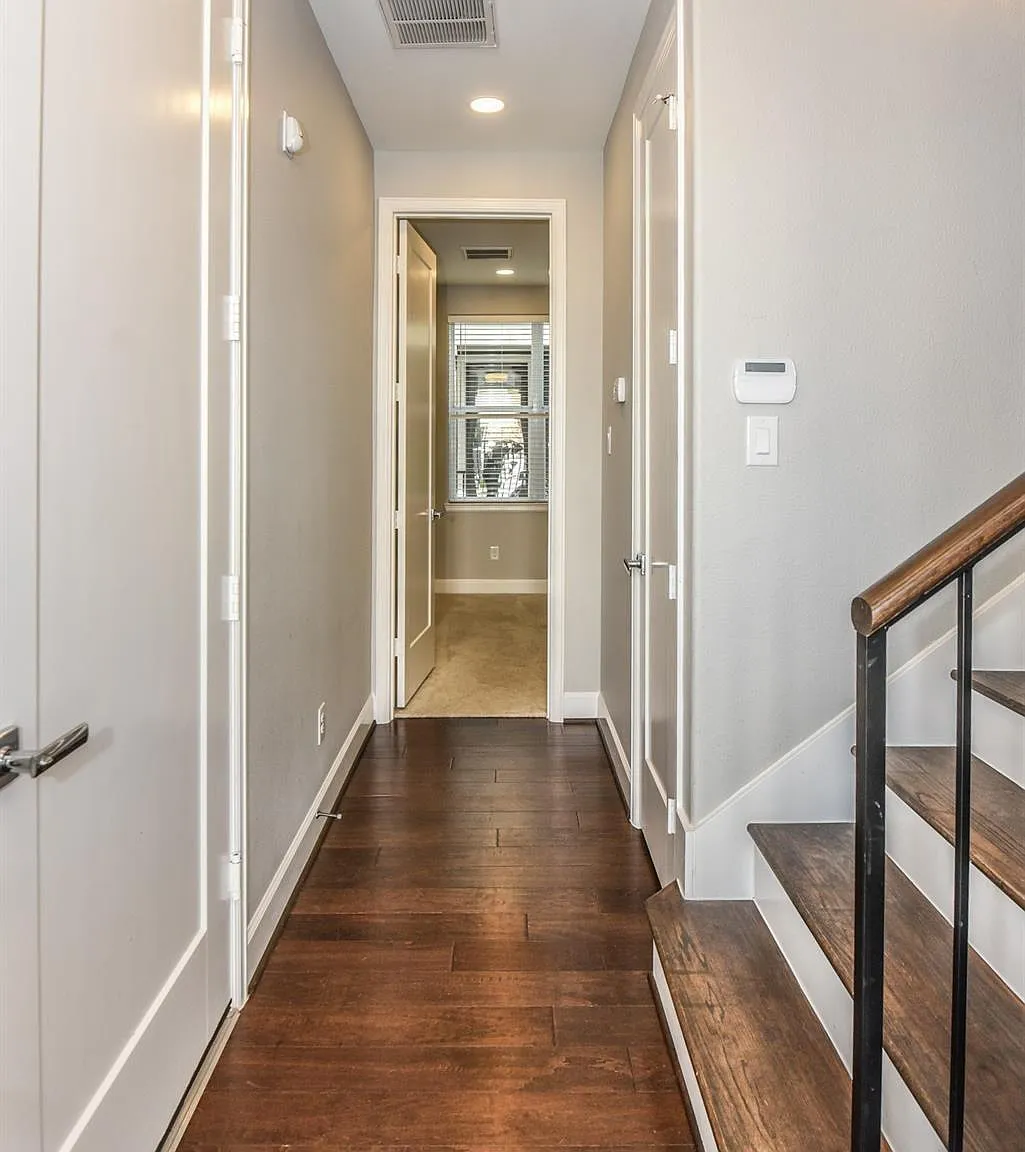 3 bed, 3.5 bath, 1937 sqft, $2,800 — Photo 4