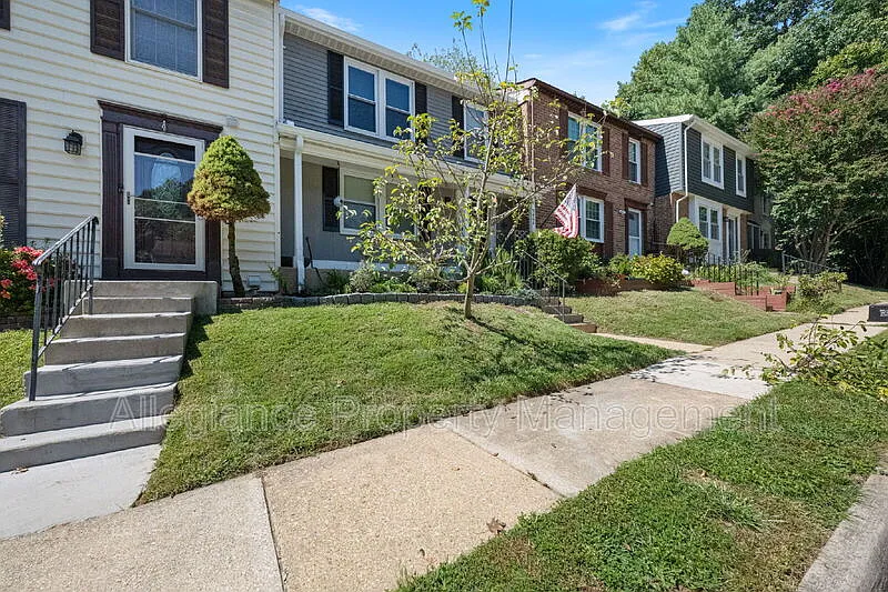 3 bed, 2.5 bath, 1342 sqft, $2,995 — Photo 2