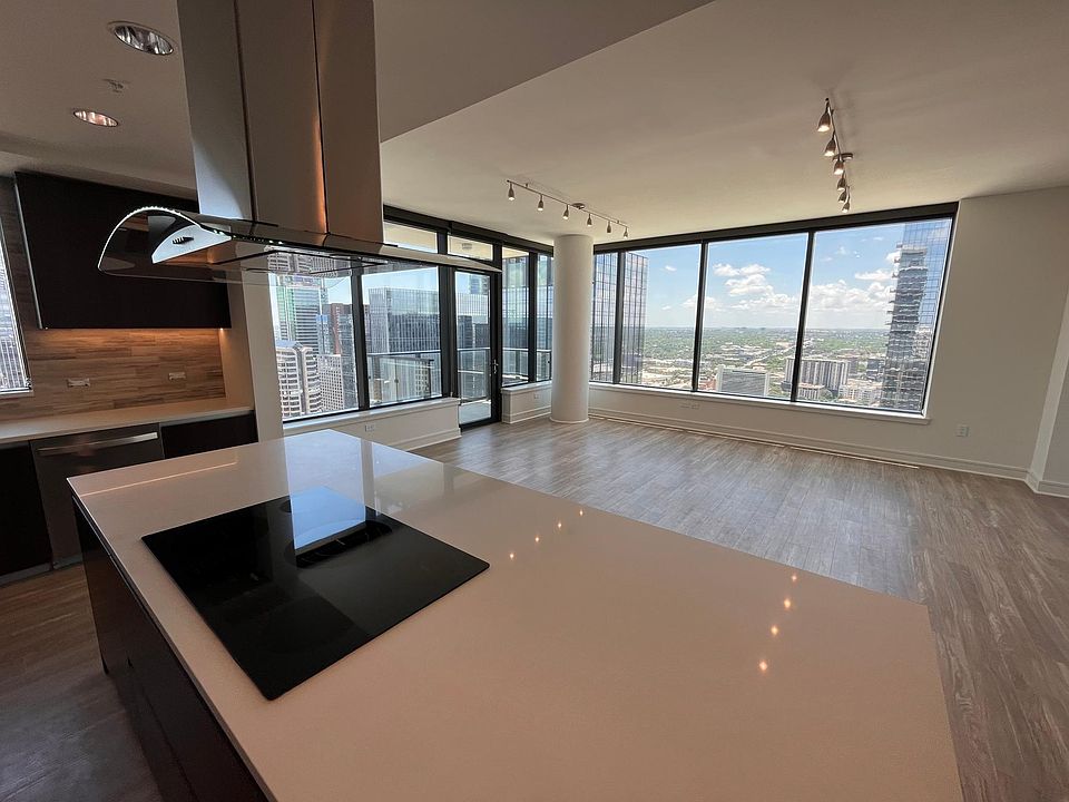 1st image of 850 W 5th St #2910