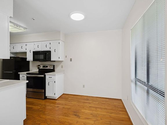 2nd image of 34 Redwood Court