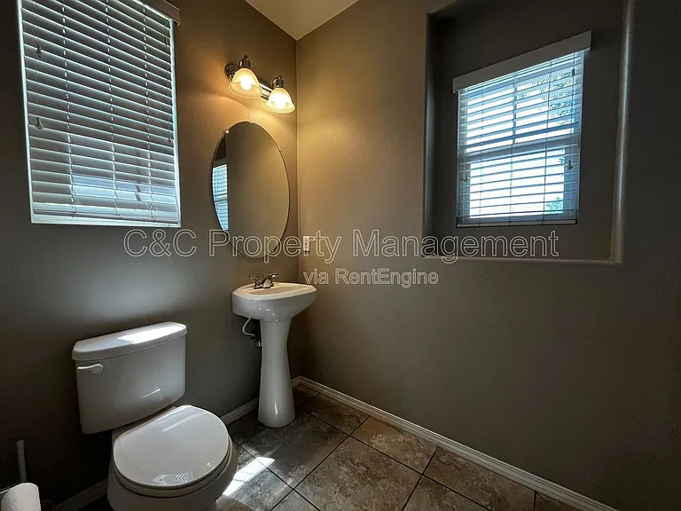 686 S Euclid St — Photo 15