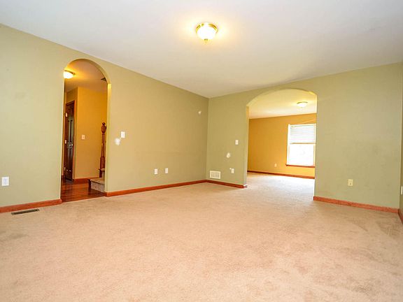 3rd image of 183 Claremont Dr