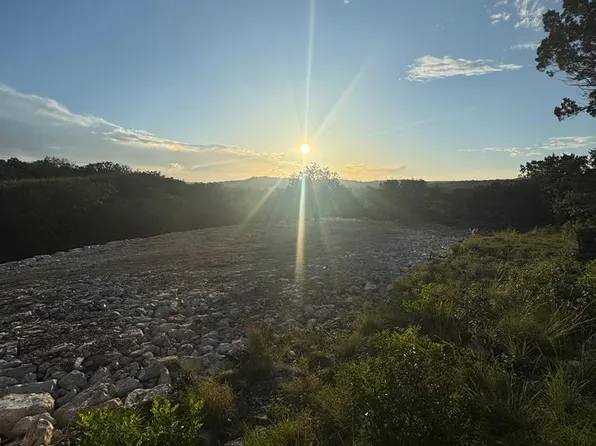 322 W County Road 2481, Hondo, TX 78861