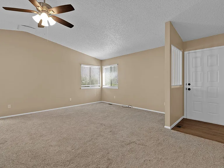 4618 Excalibur Ct — Photo 11