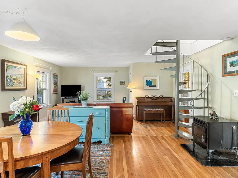 12 Bassett St #12 — Photo 10