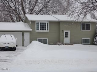 2184 8th Ave NE, Owatonna, MN 55060