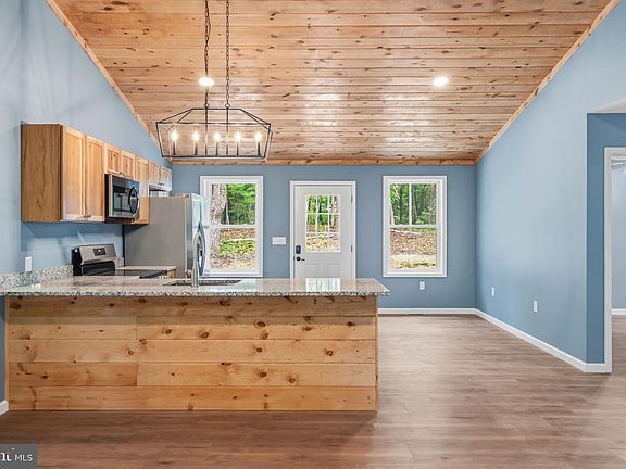 3rd image of 5 Pin Oak Ln