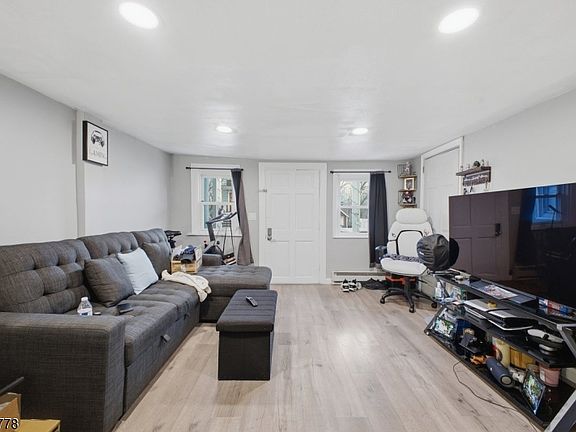 4th image of 261 W Main St