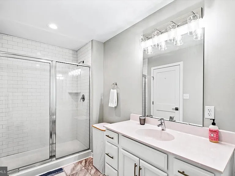 221 Wilder Ave — Photo 19
