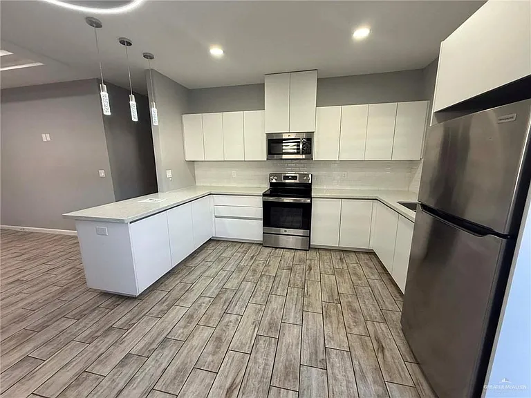 1316 S Xanthia St #4 — Photo 6