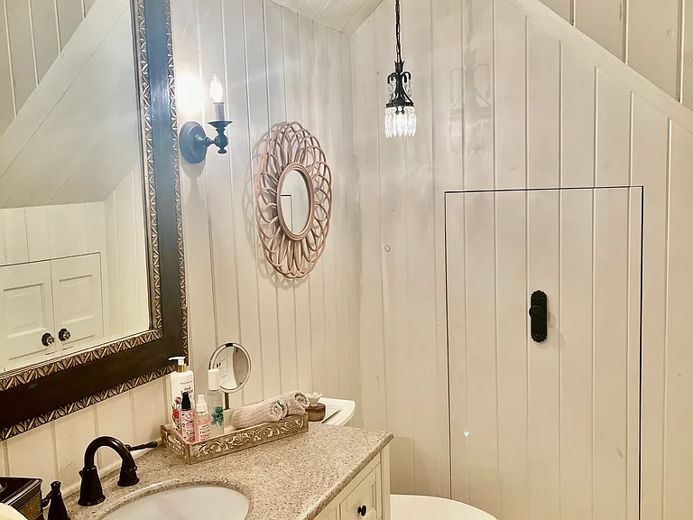 2nd bath with Tub shower. And storage place