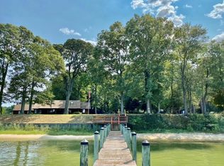 69 Point Of View Ln, Reedville, VA 22539