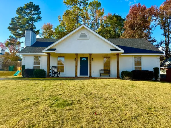 499 Oak Chase Dr, Martinez, GA 30907